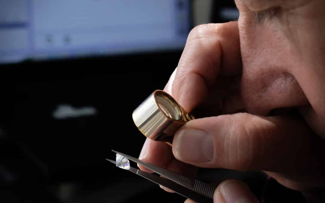 How to Choose an Engagement Ring: Complete 2025 Buyer’s Guide to Styles, Diamonds & Budgeting