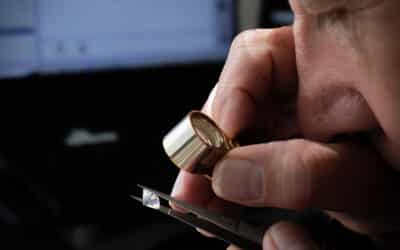 How to Choose an Engagement Ring: Complete 2025 Buyer’s Guide to Styles, Diamonds & Budgeting